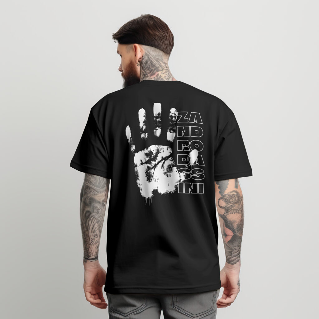 Handprint auf schwarzem T-Shirt